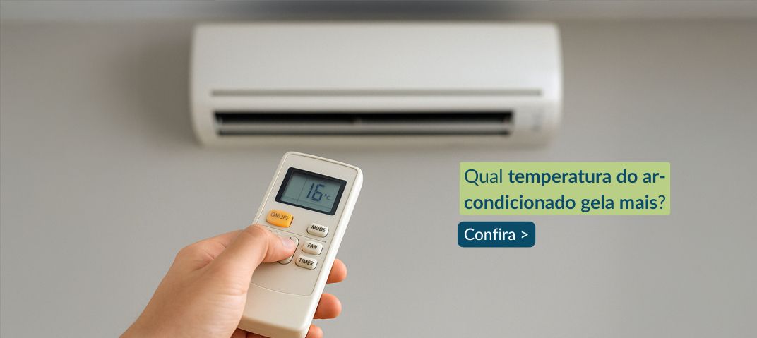 Pessoa com controle do ar-condicionado na mão
