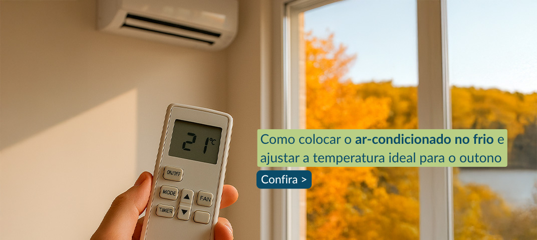 Pessoa com ar-condicionado na mão para colocar no frio